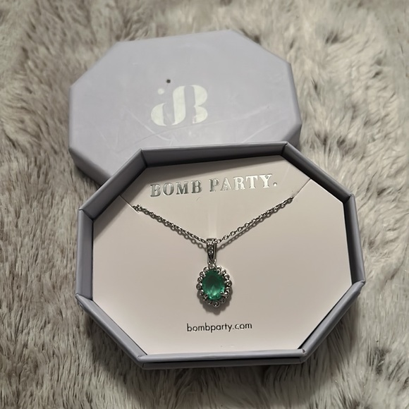 Bombparty September 2022 necklace - Picture 2 of 3